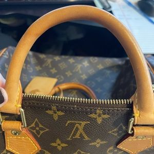 Authentic Louis Vuitton Speedy 40.